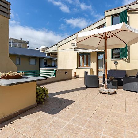 Two-Levels Apartment With Terrace And Parking Виареджо Экстерьер фото